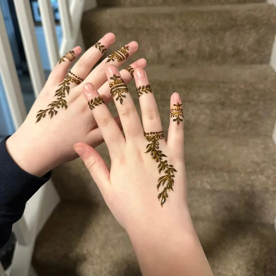 The simple mehndi flower design is easy to create and adds a charming touch to any hand.