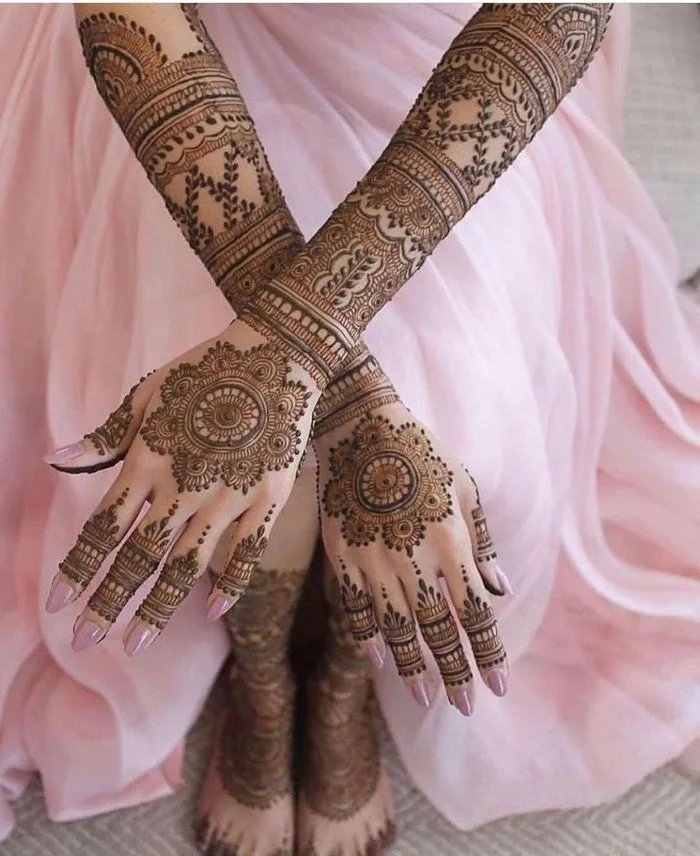 Khafif Mehndi Designs Are All The Rage 