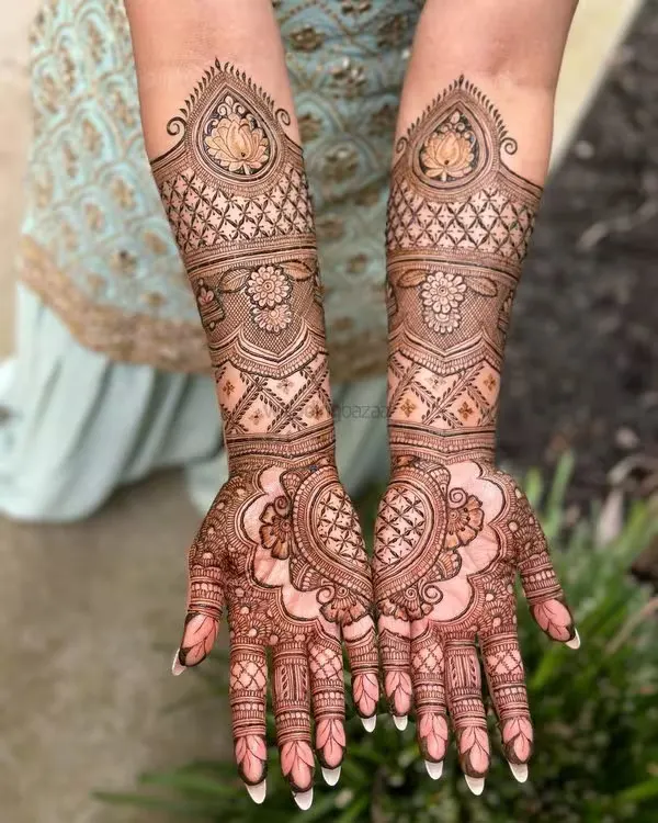 A Minimal Lotus Motif