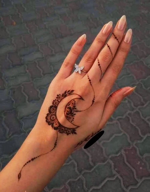 Simple Dotted Vine Finger Design