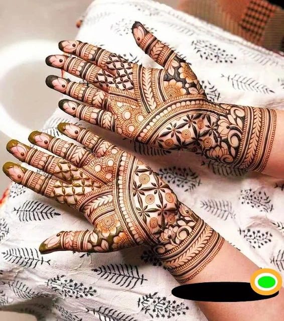 Simple Dotted Vine Finger Design