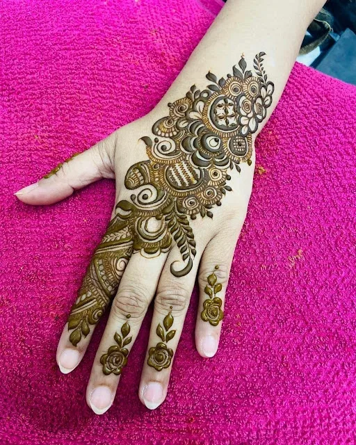 khafif mehndi design back hand patches