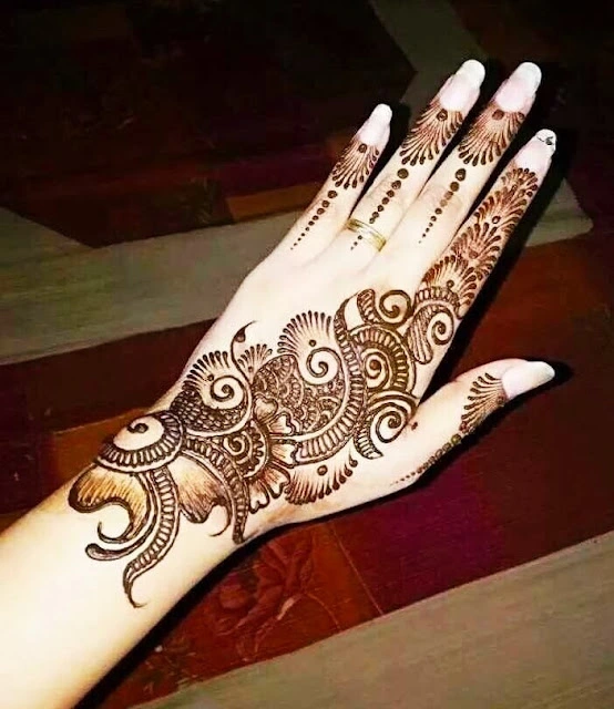 Khafif mehndi design back hand simple