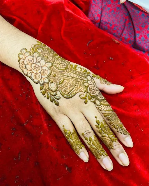 khafif mehndi design back hand patches