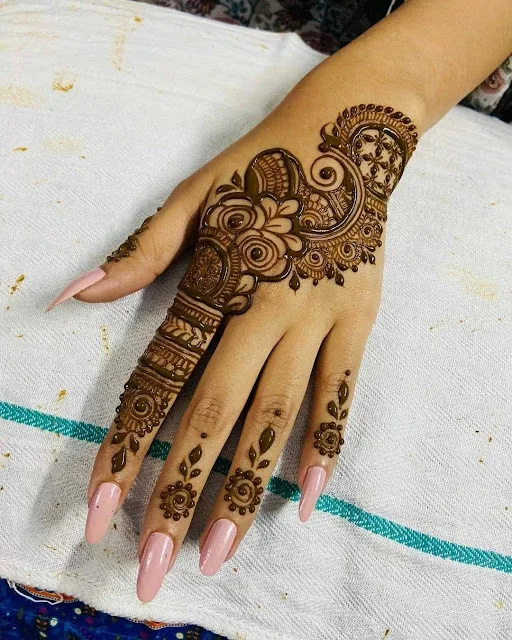Mehndi design khafif back hand