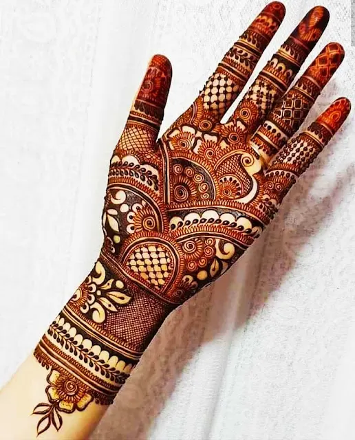 Khafif mehndi design back hand