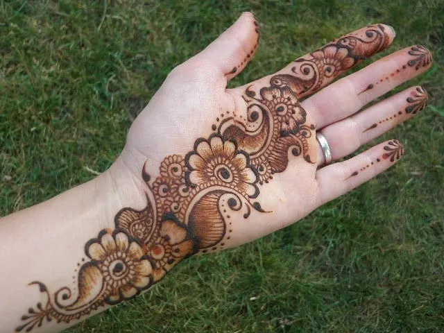 Khafif mehndi design short