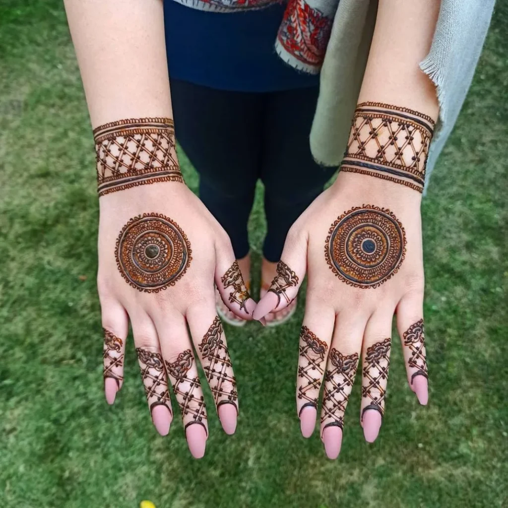 Latest Pakistani mehndi design 2025