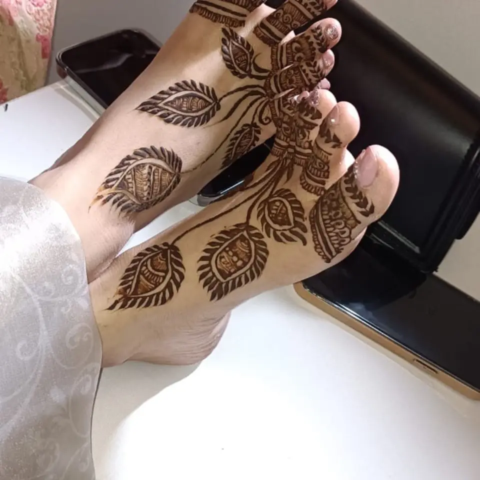 Back Hand Floral Mehndi Design