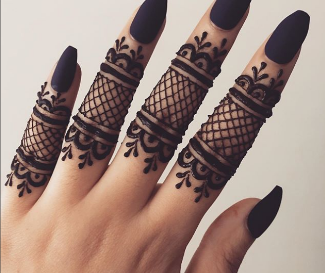 Front hand Pakistani mehndi design