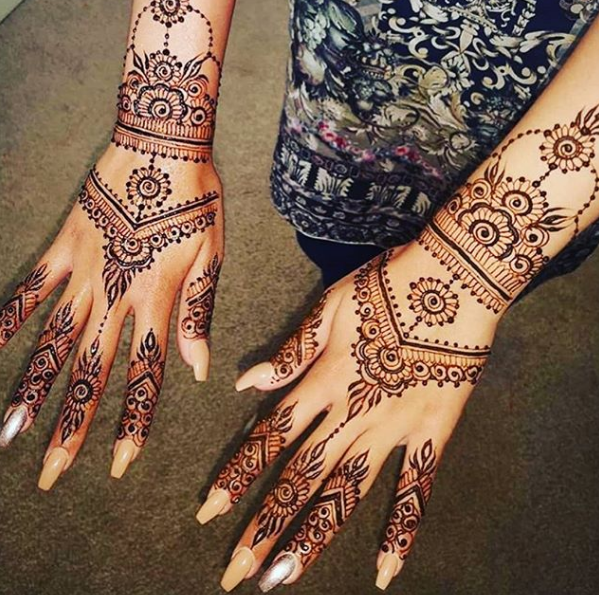 Pakistani Mehndi Design Front Hand