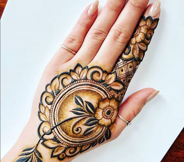 Simple Pakistani mehndi design
