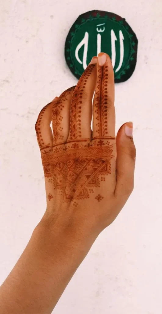 Mehndi Design Simple Front Hand