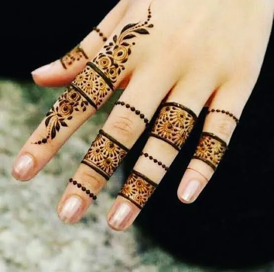 Pakistani mehndi designs front hand simple
