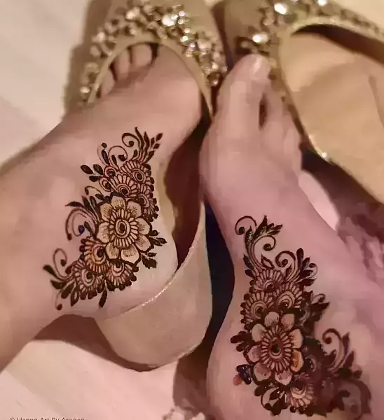 Dots and Lines Mehndi