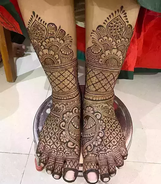 Clustered Mehndi