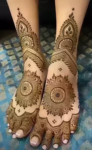 Minimalist Mehndi Design