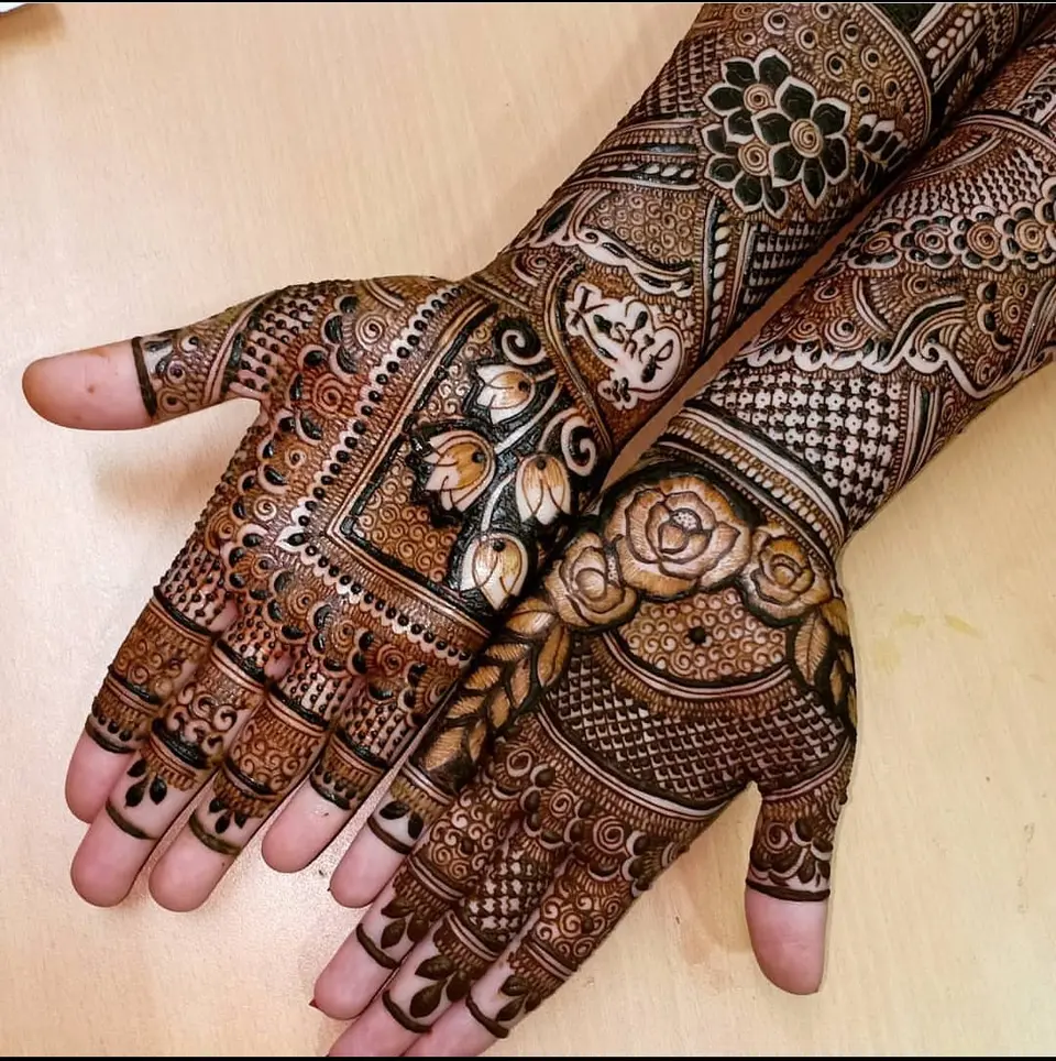 Easy Mehndi Flower Design