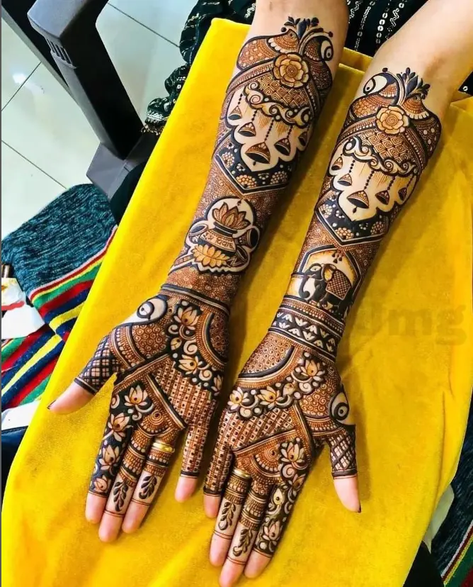 Round Flower Mehndi Design