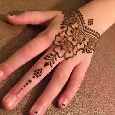 New stylish mehndi design