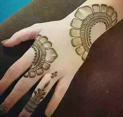 Minimalist Mehndi