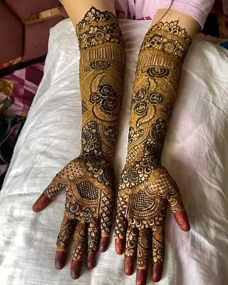 Simple Pakistani mehndi design front hand