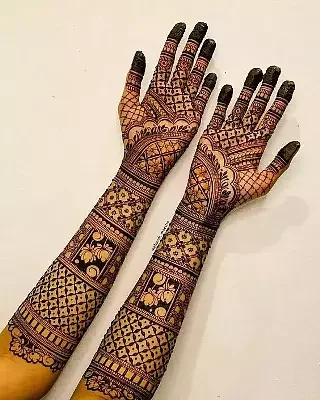 Khafif mehndi design simple back hand