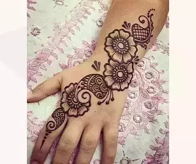 Pakistani simple mehndi design