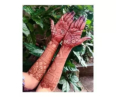khafif mehndi design front hand simple