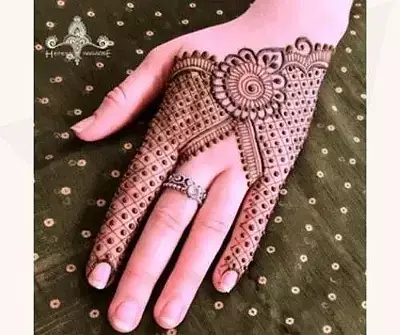 stylish mehndi design