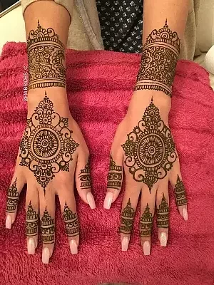 khafif royal finger mehndi design