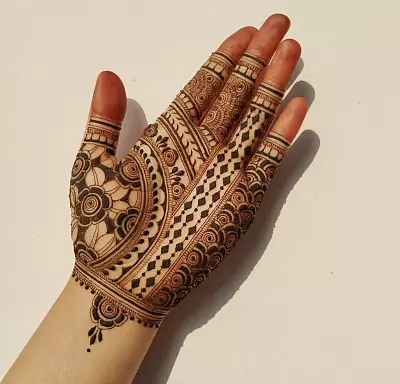 Pakistani back hand mehndi design