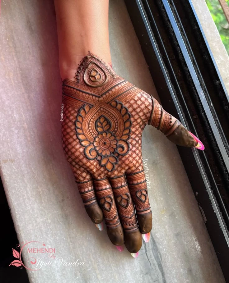 Mandala Mehndi Designs for a Traditional Look