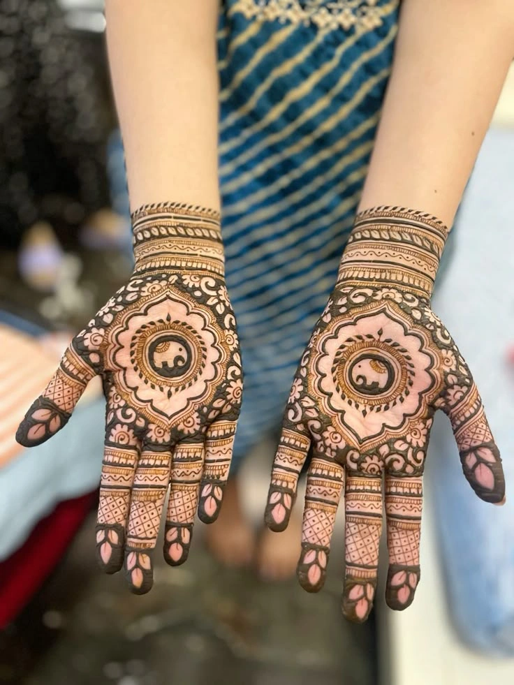 Rakhi Symbol-Inspired Mehndi Art