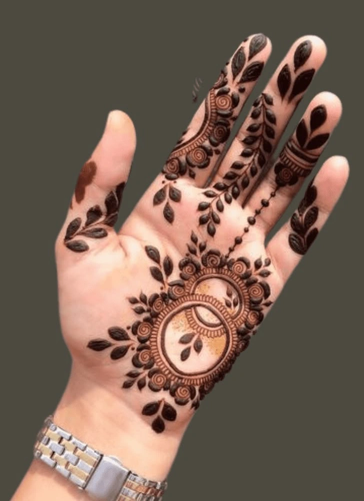 Heart-Shaped Mehndi Motifs for Sisters