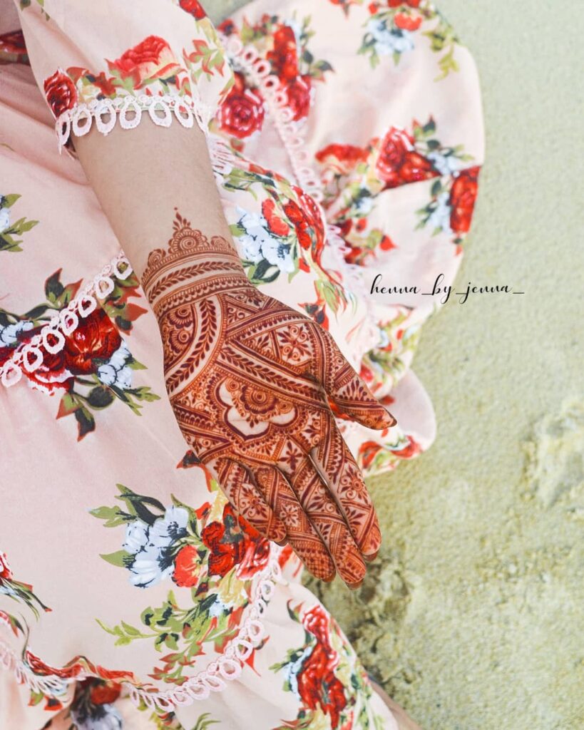 Best Front hand Palm Mehndi Design